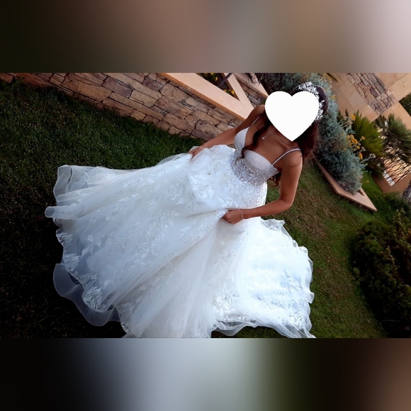 WEDDING DRESS - Picture 2 of 8